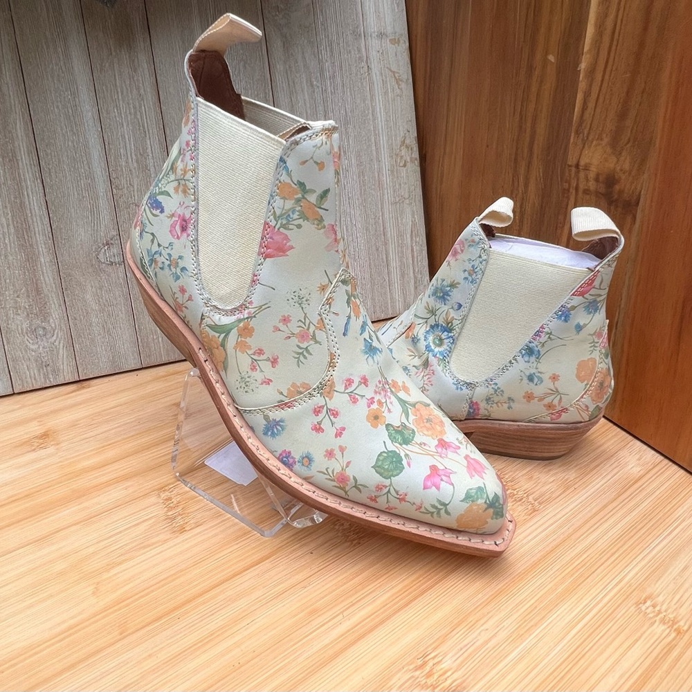 Vintage look ,romantic boho chic Free People Chelsea floral western boot.